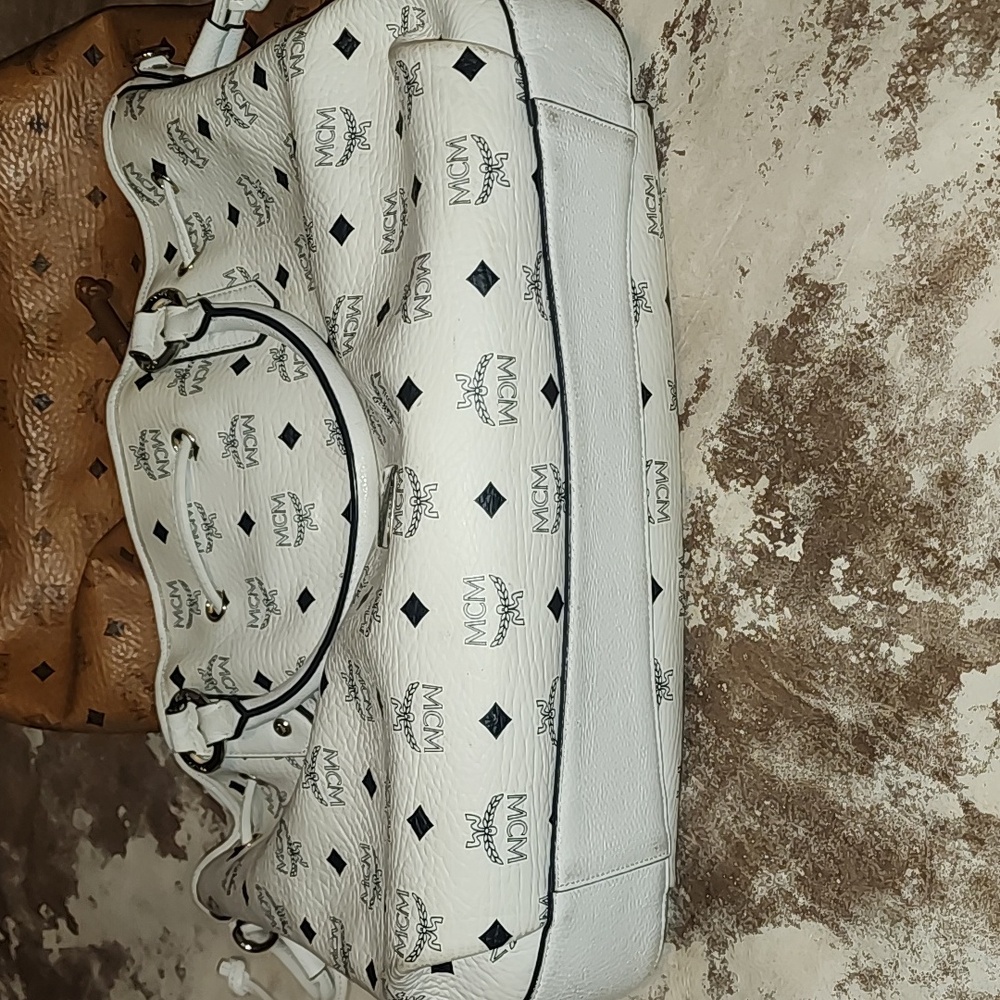 Auth MCM Visetos White Drawstring Bucket Two way bag. - Picture 13 of 16